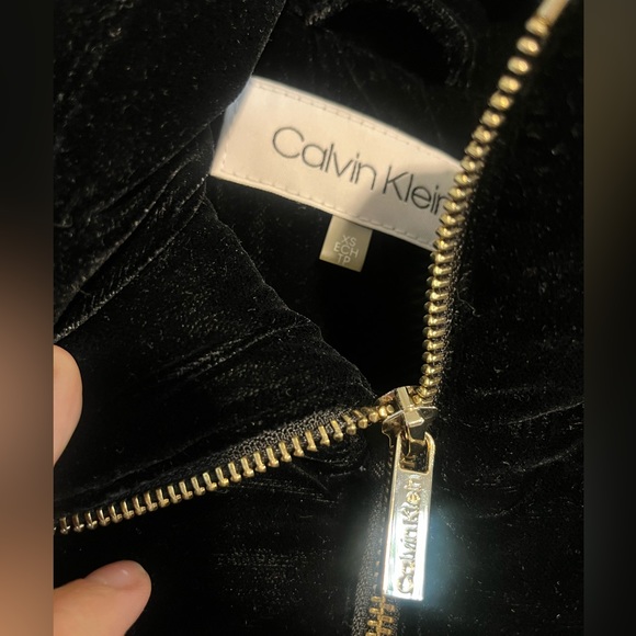 Calvin Klein puffer sleeveless puffer vest - Picture 4 of 5